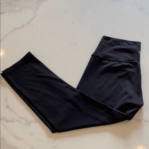 Lululemon Wonder Under 23” Size 6